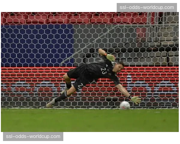 实时：深圳新鹏城获得点球，但主罚球员将球打飞